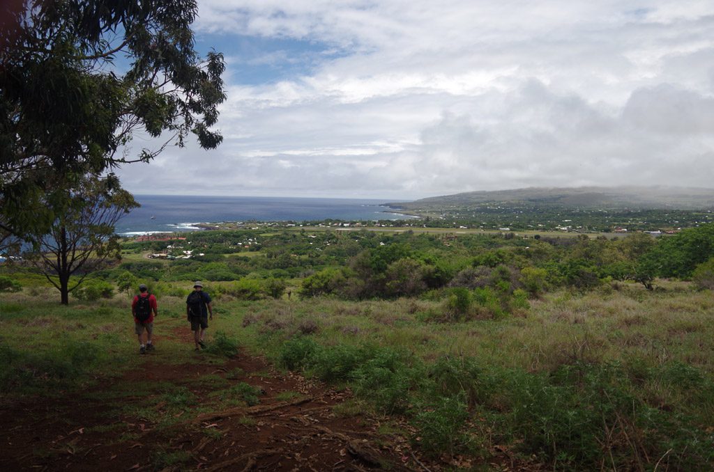 trail_to_hanga_roa.jpg